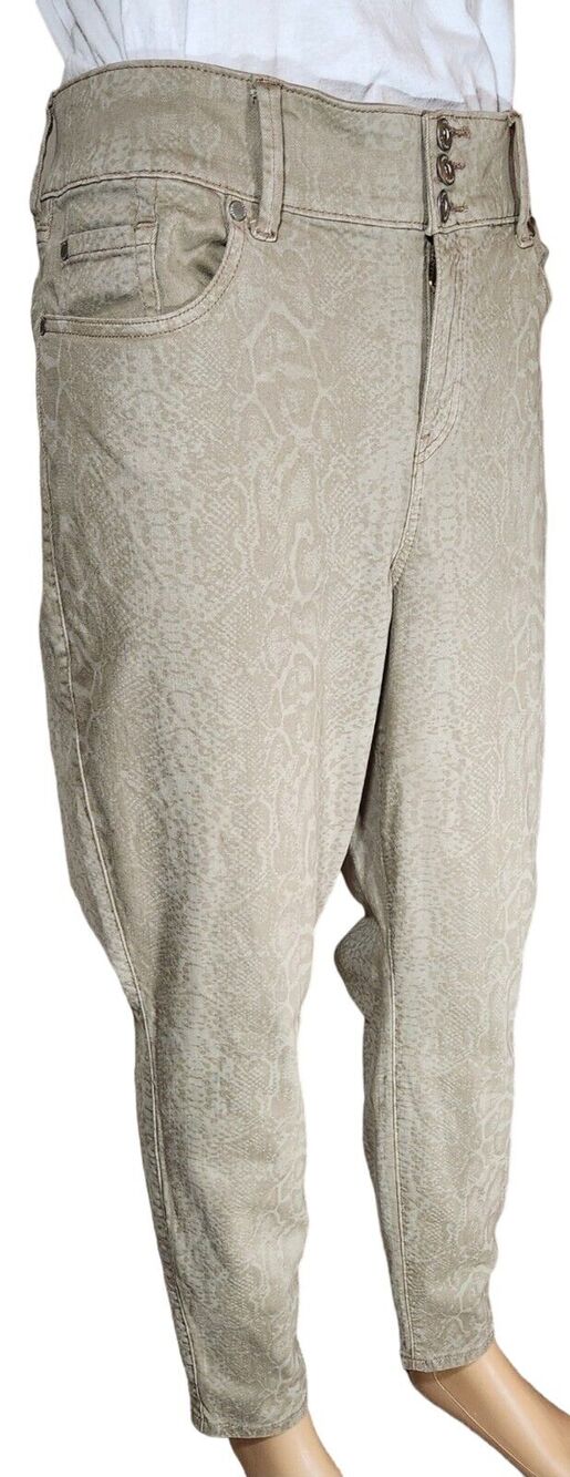 $75 Torrid Snake Animal Print women jegging plus sz 22 stretch beige super soft